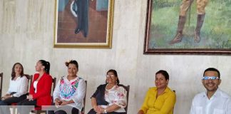 Foto: Premian a diseñadores de huipil /TN8