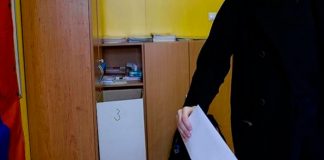 Ciudadanos de Eslovaquia acuden a las urnas para elegir nuevo Parlamento