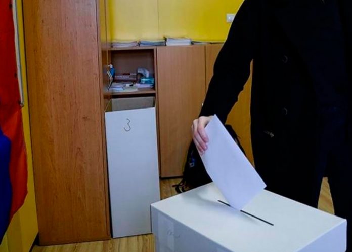 Ciudadanos de Eslovaquia acuden a las urnas para elegir nuevo Parlamento