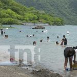 Foto: Llegan a Xiloá familias capitalinas para disfrutar de sus cálidas aguas/TN8