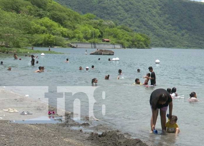 1 Foto: Llegan a Xiloá familias capitalinas para disfrutar de sus cálidas aguas/TN8