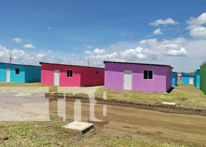 Foto: Familias reciben llaves de sus viviendas en “Camino del Río” en Managua/TN8