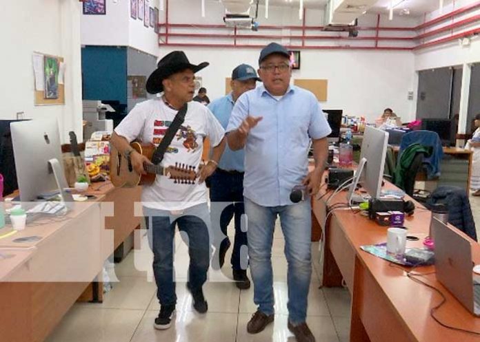 2 Foto: Jhon Jairo Pérez visita instalaciones de TN8