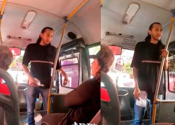 Ladrón lee un guion en un bus para asaltar a los pasajeros (VIDEO)