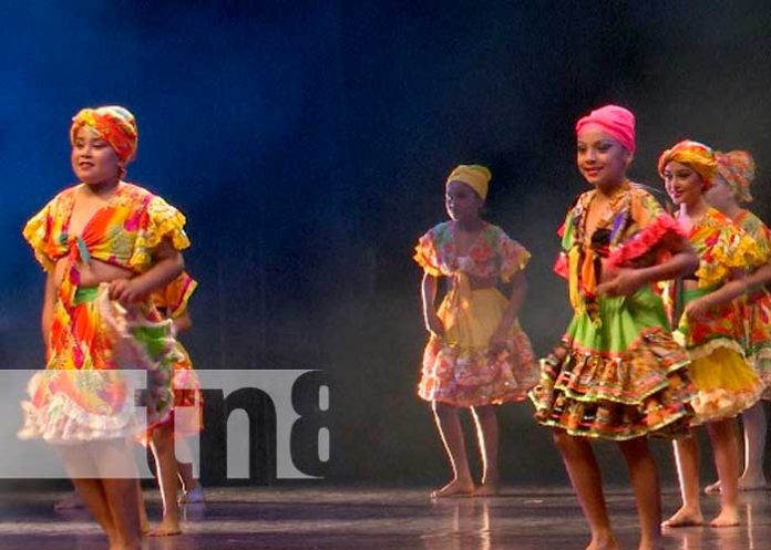 2 Foto: Presentan en el Teatro Rubén Darío el espectáculo ¡A Bailar se ha Dicho! / TN8