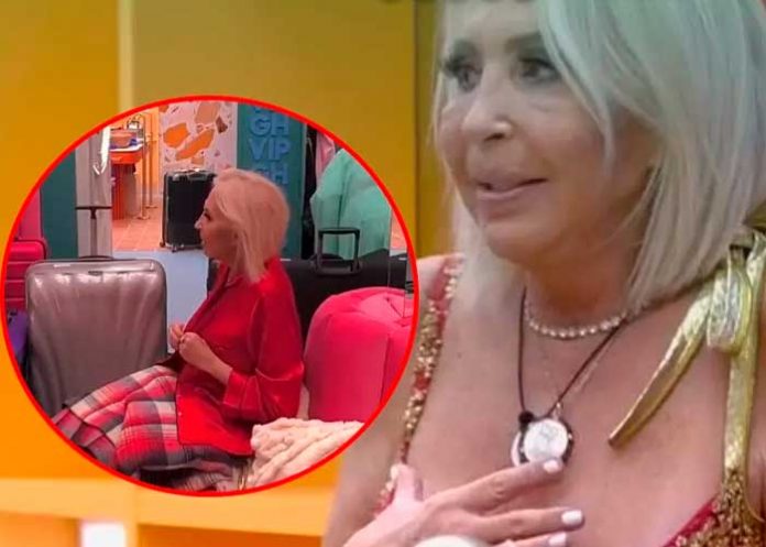 2 A Laura Bozzo se le olvida que está siendo grabada y enseña todo