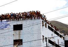 Despliegan 11 mil agentes para desarticular bandas en cárcel de Venezuela Despliegan 11 mil agentes para desarticular bandas en cárcel de Venezuela