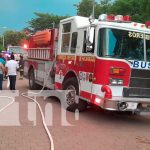 Propietario y vecinos evitan tragedia en incendio de vehículo en Granada Propietario y vecinos evitan tragedia en incendio de vehículo en Granada