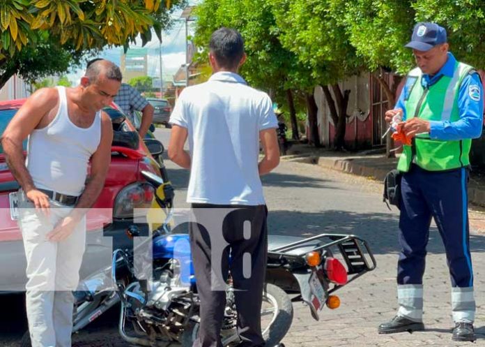 2 Foto:Motociclista lesionado al impactar la parte trasera de un vehículo en Juigalpa/TN8
