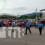 Termina «volando por los aires» tras impactar contra una camioneta en Río Blanco