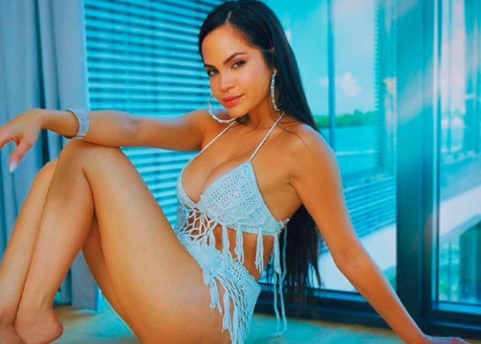 Video: Natti Natasha deja ver parte de su tanga, y la critican