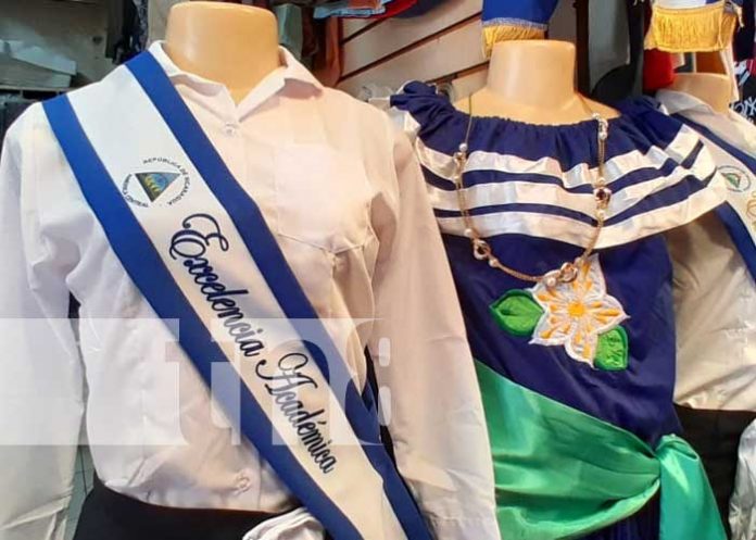 2 El mes de la patria se instala en Granada