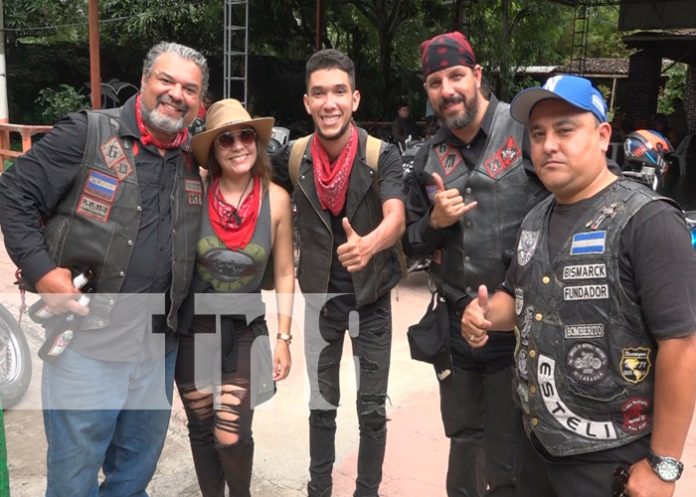 Motorizados recorren varios departamentos del país, en celebración a septiembre victorioso