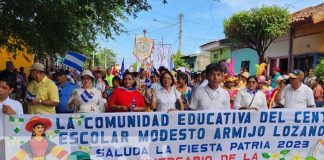 Foto: Centenares de estudiantes participan del tercer desfile patrio en la Ciudad de León/TN8