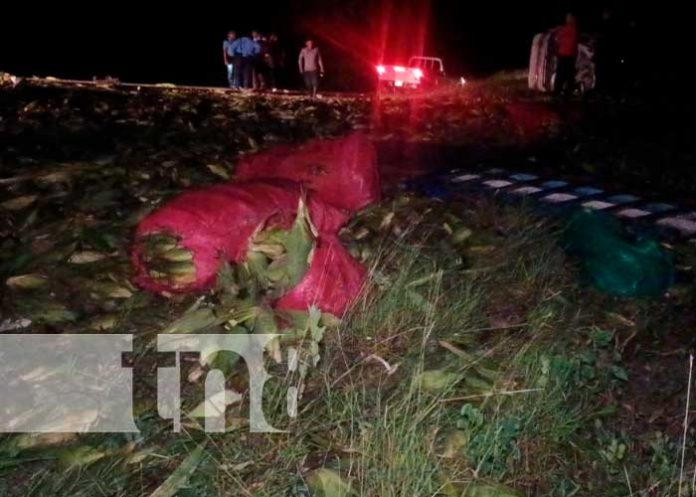 Foto: Conductor de camión de mazorcas muere tras volcarse en carretera Jinotega-Managua / TN8