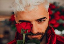 Con apasionada pensadera Maluma presentó su nueva media naranja