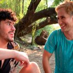 Bad Bunny causa polémica en las redes por el «chacobeo» con Gael García Bad Bunny causa polémica en las redes por el "chacobeo" con Gael García