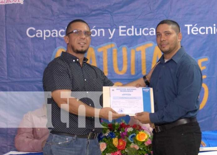 Foto: 31 Profesionales en Ciberseguridad graduados en el Centro Tecnológico Manuel Olivares / TN8