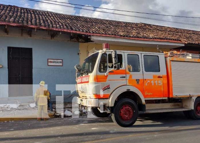 Foto: La caída de un techo casi provoca una tragedia en Granada / TN8