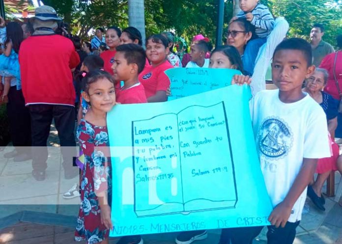 Foto: Familias cristianas de Mateare celebran aniversario de traducción del Libro Sagrado/TN8