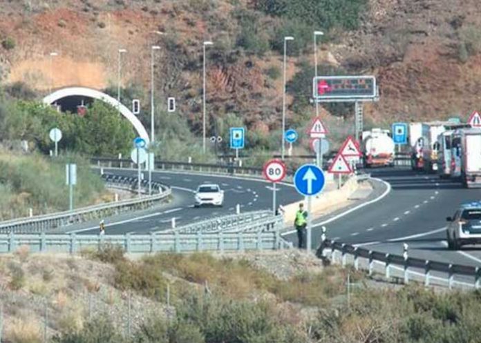 3 Tres muertos al chocar una furgoneta en España