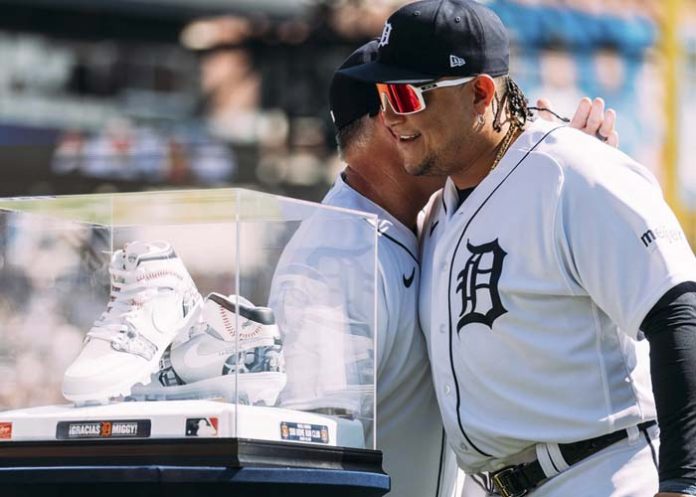 Miguel Cabrera recibió una ceremonia este sábado Miguel Cabrera fue despedido por los Tigres
