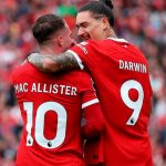 Liverpooll sigue a la caza del primer lugar