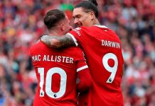 Liverpooll sigue a la caza del primer lugar