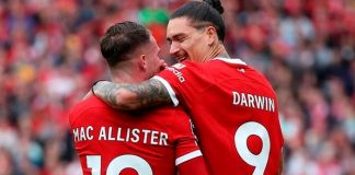 Liverpooll sigue a la caza del primer lugar