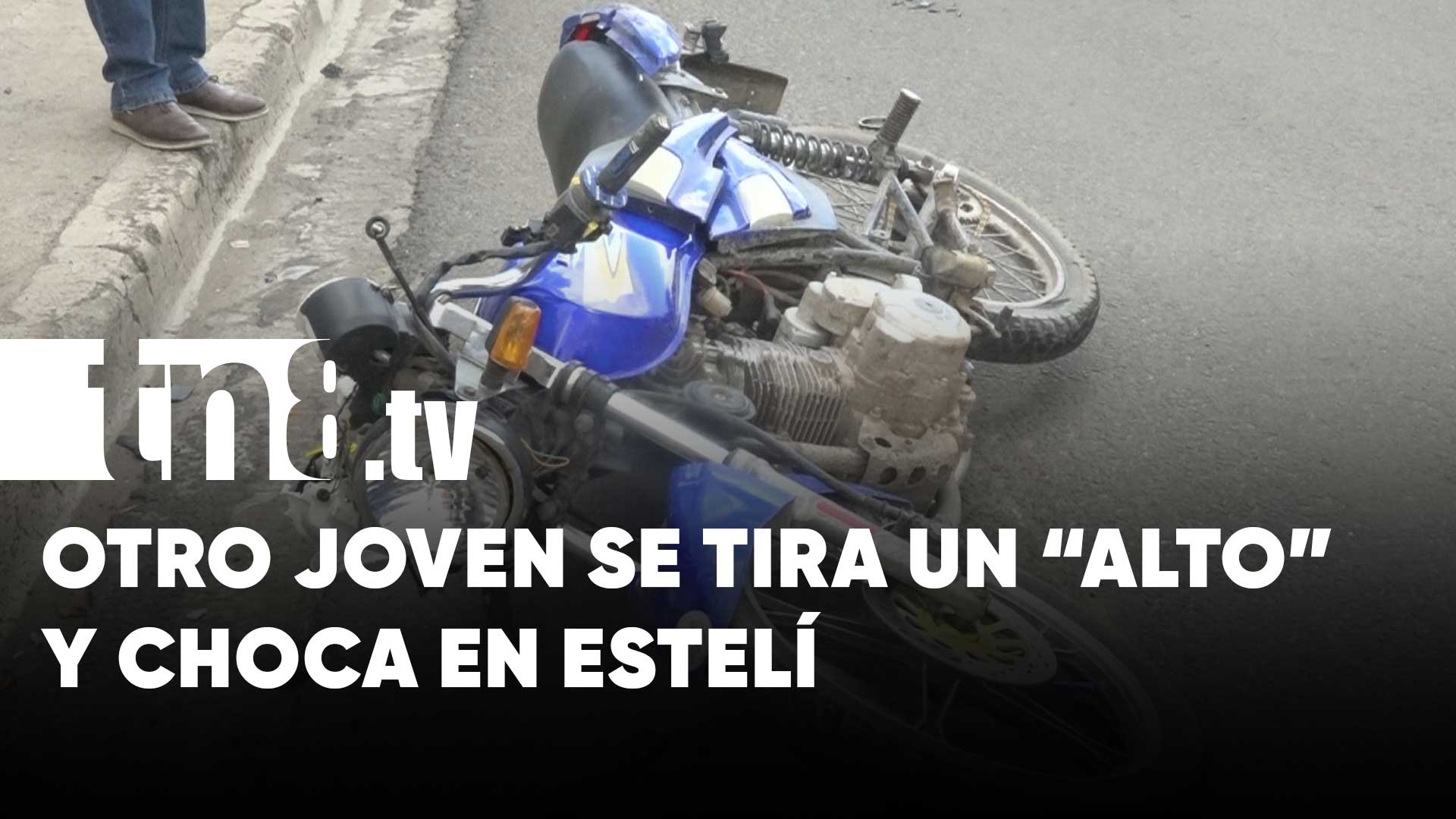 Jovencito se "vuela" el Alto en Estelí y choca con otro vehículo | TN8.ni