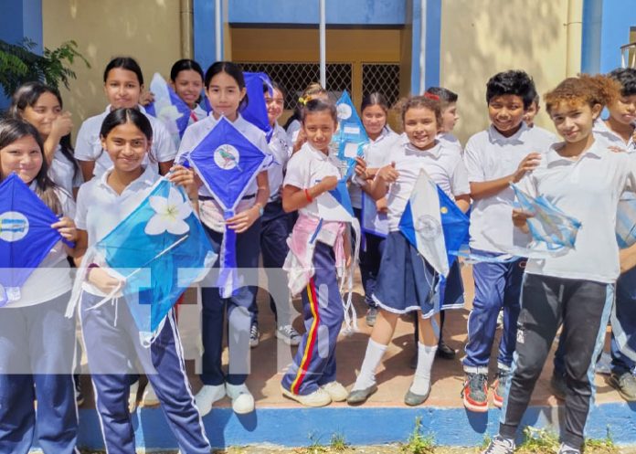 Foto: Barriletes en colegios de Nicaragua para celebrar a la patria / TN8