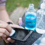 ¿Por qué no usar alcohol en la pantalla de tu celular?