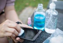 ¿Por qué no usar alcohol en la pantalla de tu celular?