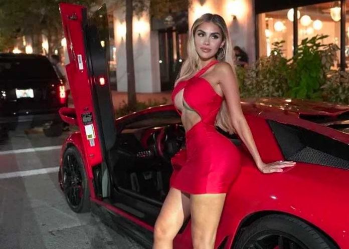 Alexa Dellanos acapara miradas en sus redes