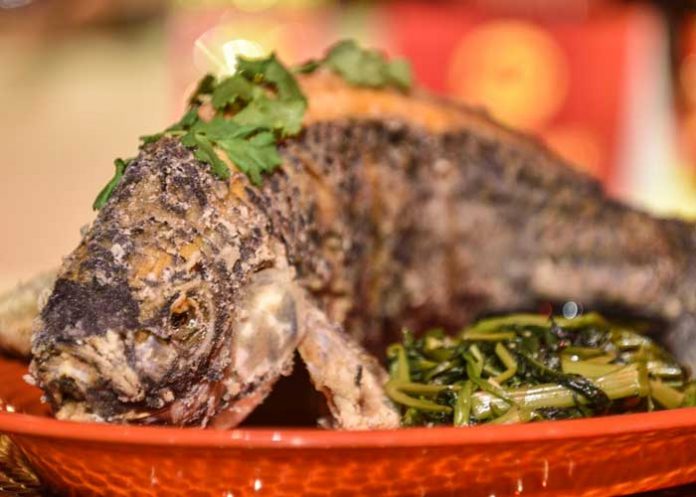 Pierde extremidades tras comer pescado contaminado