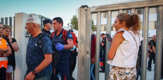 Alumno apuñala a cinco personas en una escuela de España