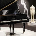 El mágico piano de Freddie Mercury es vendido por más de 2,1 millones de dólares Se subasta el piano del gran Freddie Mercury