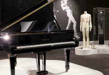Se subasta el piano del gran Freddie Mercury