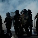 Condenan a policías de Chile por dar golpiza a un niño