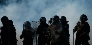 Condenan a policías de Chile por dar golpiza a un niño