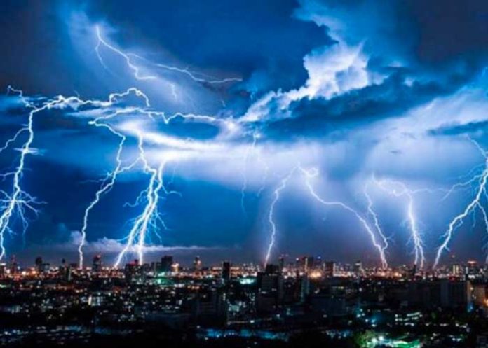 india Caen 61 mil rayos en India en dos horas