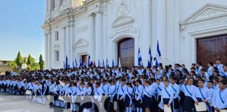 Foto: Coro estudiantil para saludar a la patria en León / TN8