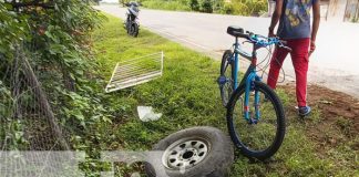 Foto: Cambiar una llanta casi le cuesta la vida en sector de Tipitapa-Malacatoya / TN8
