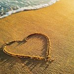 Atrapados en acción: Pareja es criticada por hacer el «rapidín» en la playa Pareja se avienta ‘rapidín’ en la playa