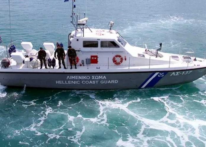 Hallan 14 personas en una isla tras la tragedia de un barco