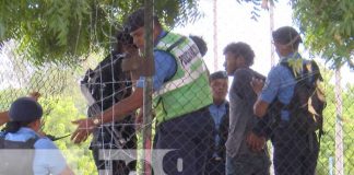 Foto: Captura de dos sujetos por delincuencia en el Mercado Oriental / TN8