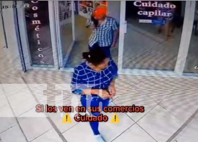 parej-2 Foto: Robo de celular en una tienda en el sector del Mercado Oriental / TN8