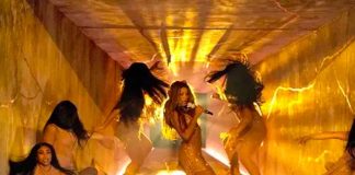 Shakira presumió su talento tras la guitarra
