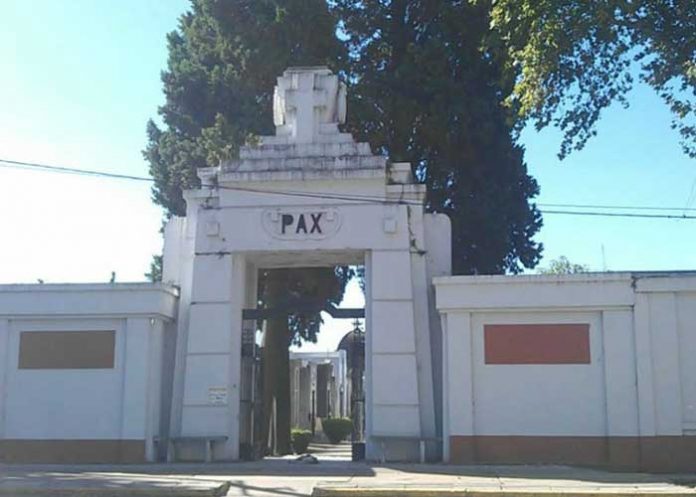 ¿Un fantasma? Capturaba un video cuando algo escalofriante pasó detrás de él