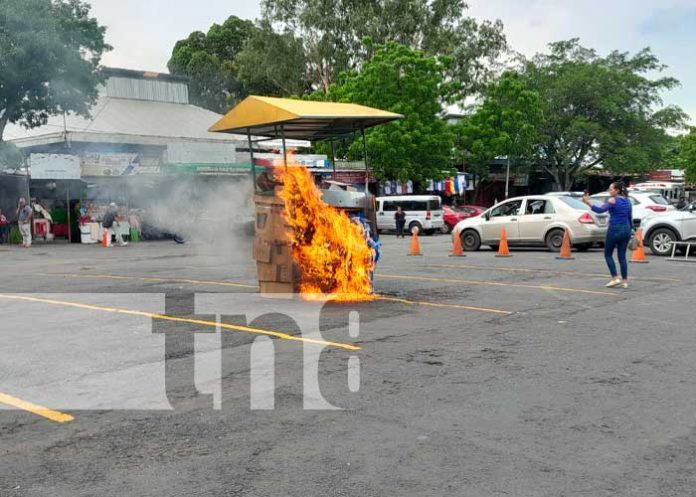 1 Comerciantes del Roberto Huembes al pie del cañón